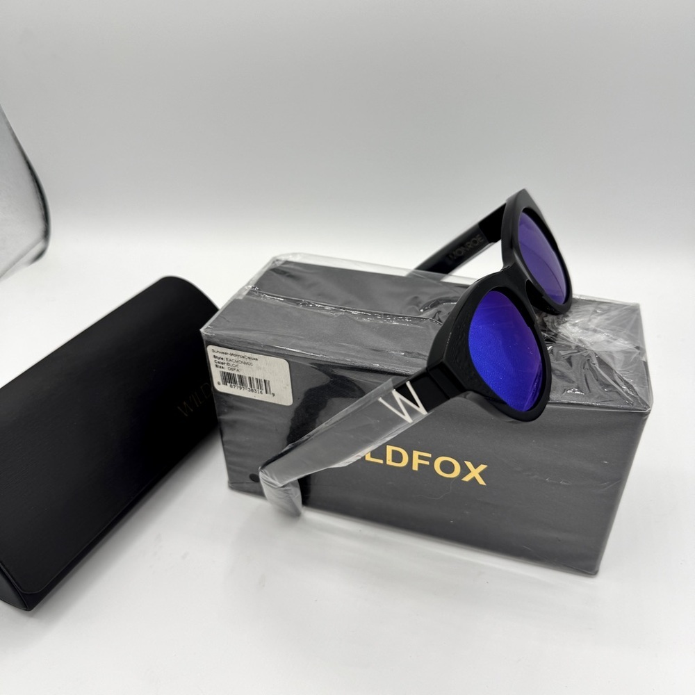 NWT Wildfox Monroe Deluxe Sunglasses Black Frames , NEW with case and cloth - Picture 11 of 16